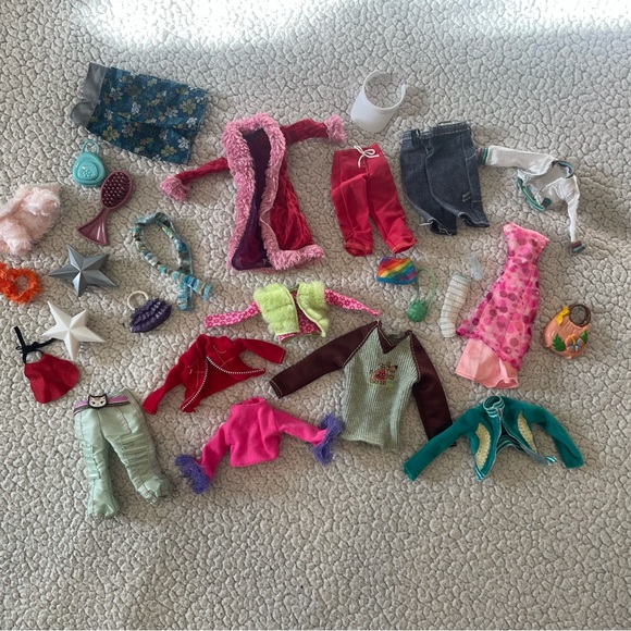 Bratz Clothing Lot - Picture 1 of 7